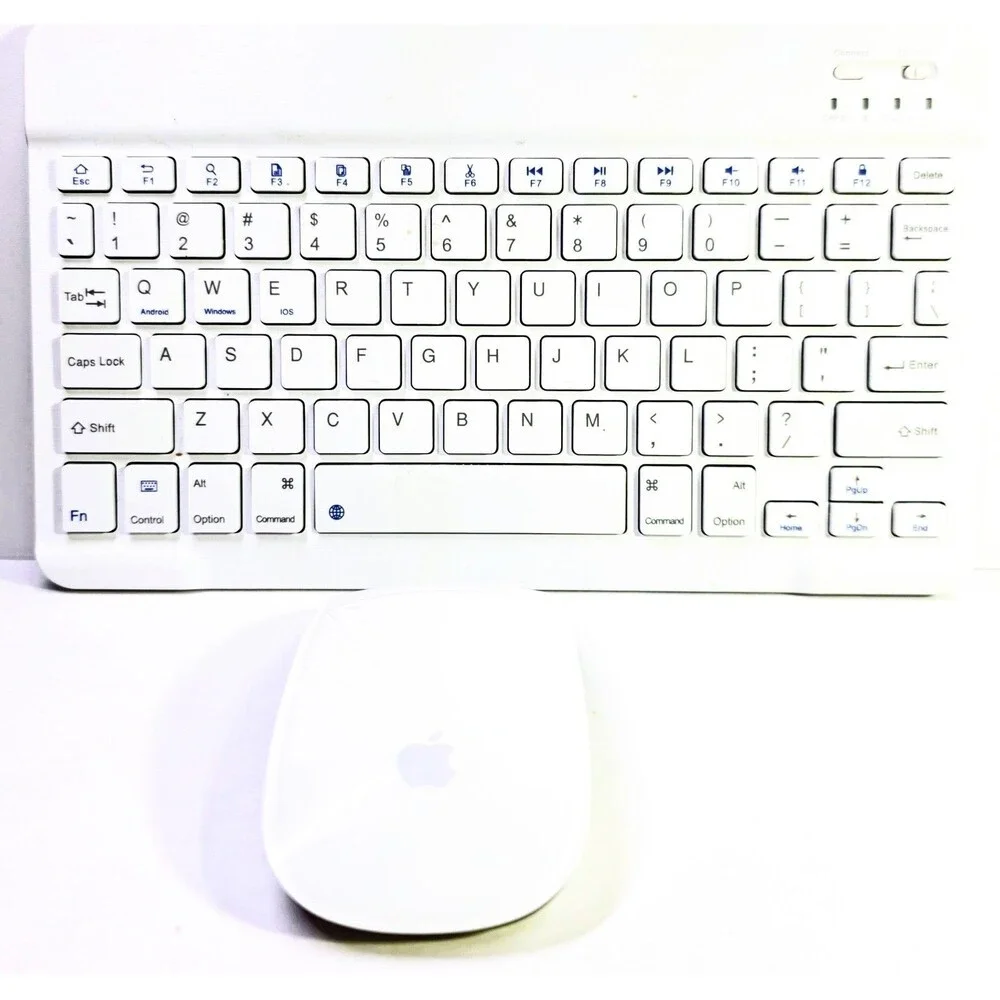 Apple Magic Mouse A1296 1st Gen & Wireless Bluetooth Mouse & IPad Keyboard!!!